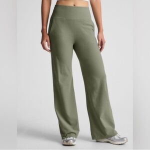 Beyond Yoga Spacedye Laid Back Wide Leg Pant in Grey Sage Heather NWT Sz M